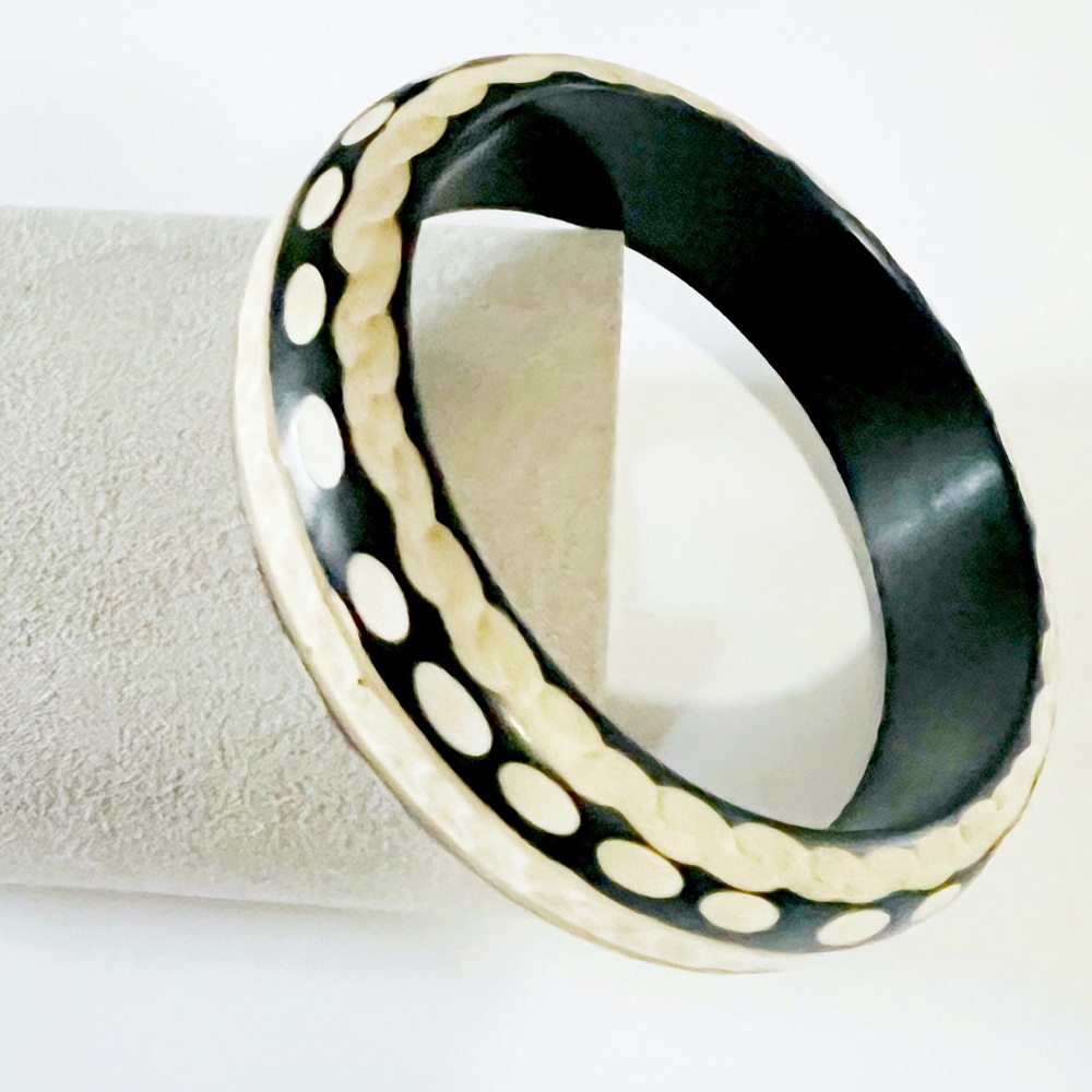 New Amrita Singh Women's Resin Etched Circle Brown tan Wood Bangle Bracelet